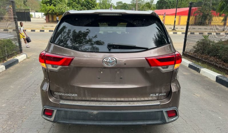 
								Toyota Highlander full									