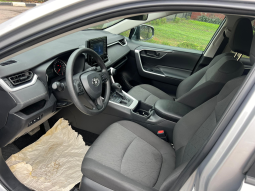 
										Toyota Rav 4 LE full									